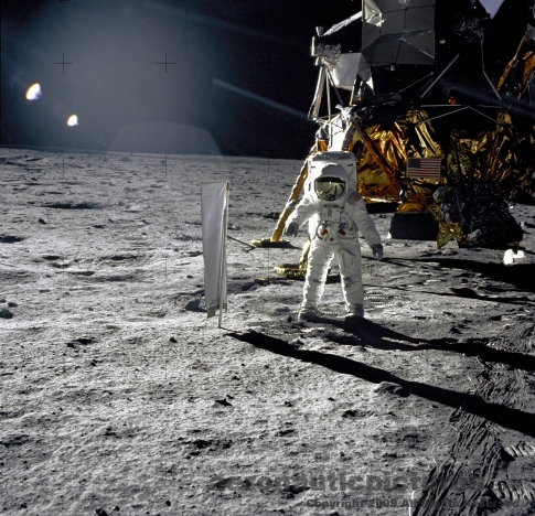 walking on moon astronaut apollo 11 picture